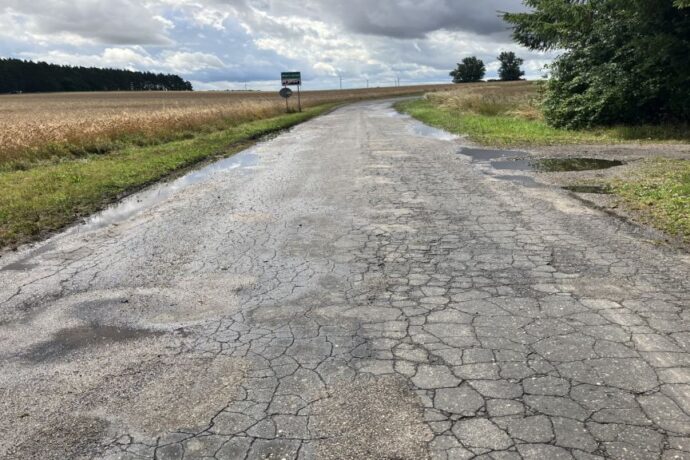 Powiat wnioskuje o wykonanie nowych nawierzchni na drogach