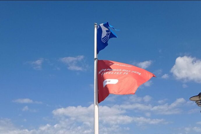 Flaga topowej plaży w Grzybowie