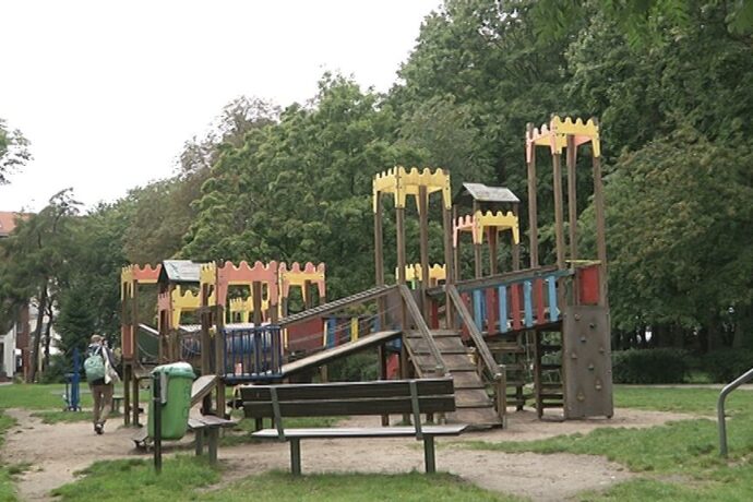 Nowy plac zabaw przy Obrońców Westerplatte
