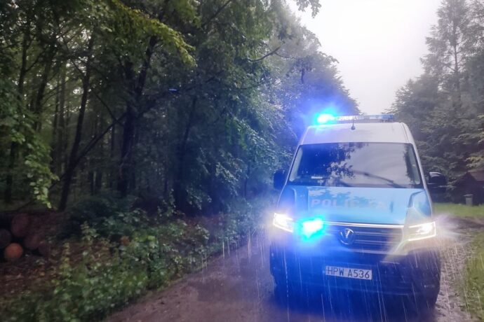 Zgubił się w lesie, na pomoc ruszyli policjanci