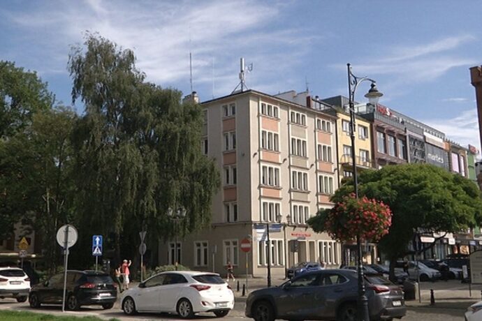 Maszt na starostwie działa