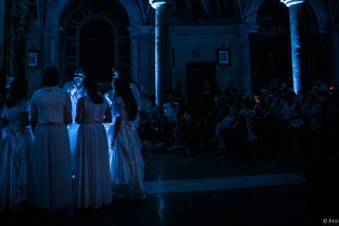 Wieczór pieśni w Adebarze, czyli „Voices” Teatru Brama