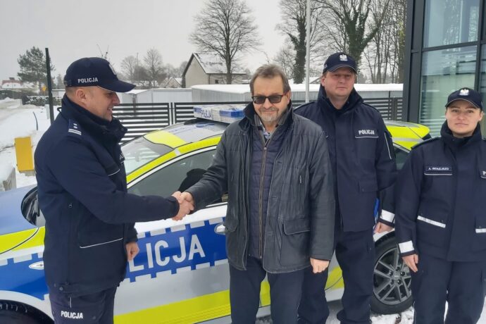 Radiowóz w nowych barwach trafił do gościna