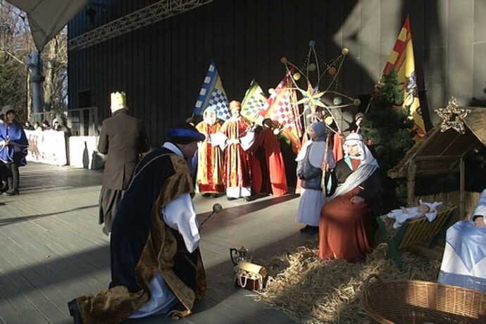 Trzej Królowie oddali pokłon dzieciątku Jezus