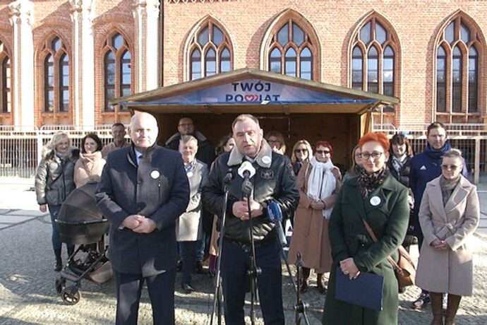 Przy ratuszu stanął domek wyborczy Twojego Powiatu