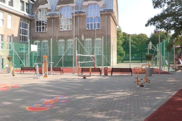Nowe oblicze boiska przy SP3