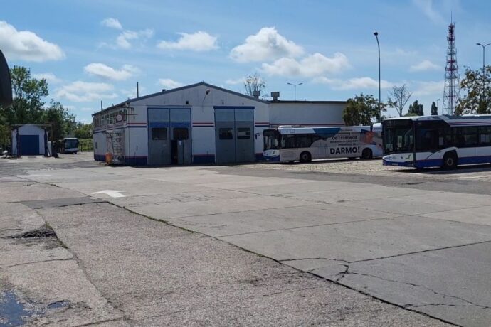Projektowanie nowej bazy Komunikacji Miejskiej podzielone na dwa etapy