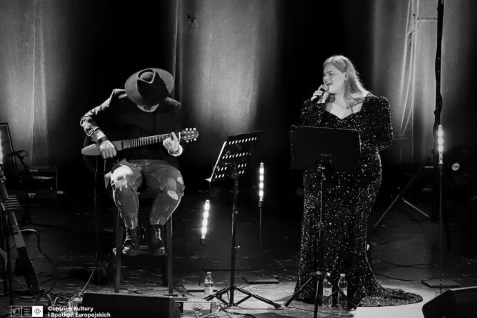 Daria Adamczewska & Adam Herbowski na scenie przy Adebarze