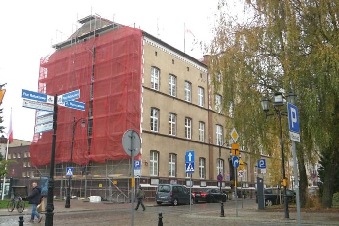 Budynek urzędu przechodzi termomodernizację