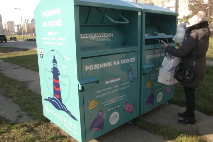 Nowe pojemniki na tekstylia już służą mieszkańcom