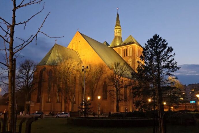 Bazylika nocą