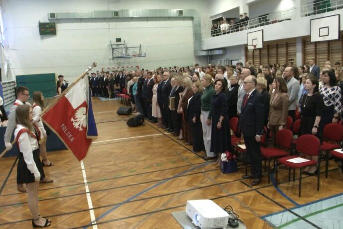 Maturzyści kończą szkołę