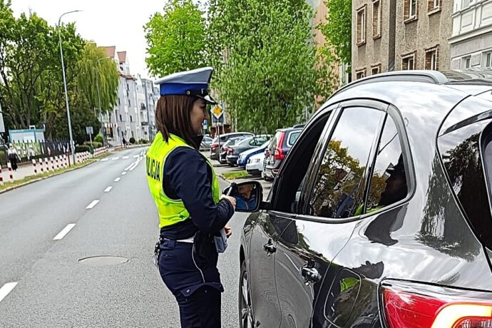 „Pasy bezpieczeństwa i telefon komórkowy”, czyli działania kołobrzeskich policjantów