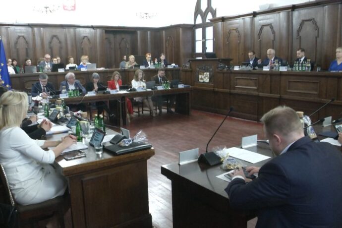 Prezydent z wotum zaufania i absolutorium