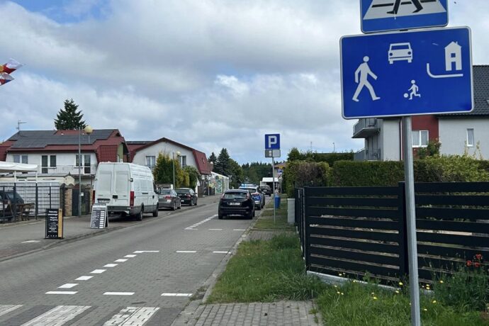 Kontrole w Grzybowie — policjanci sprawdzają przestrzeganie nowej organizacji ruchu