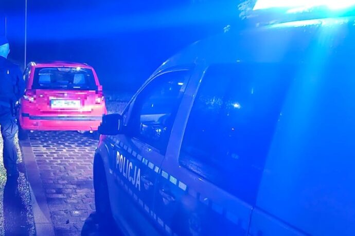 Złamał sądowy zakaz i prowadził auto – po kierowcę przyjechała nietrzeźwa znajoma