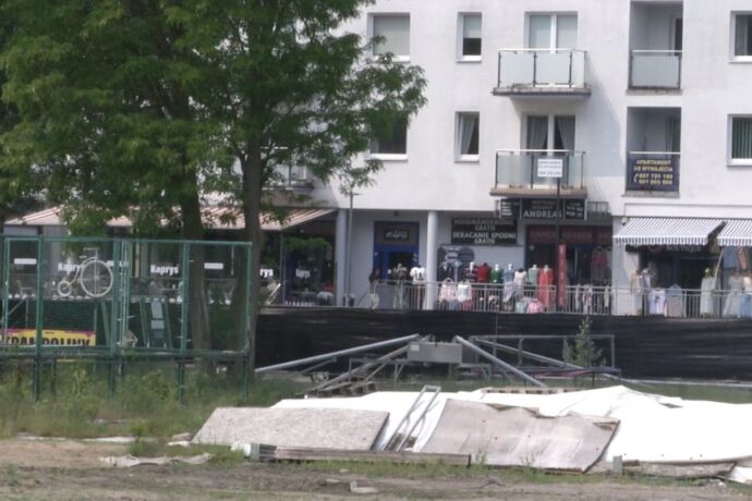 „Działka wstydu”, czyli wraca temat terenu przy Reymonta