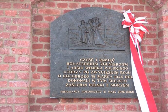 Odsłonięcie tablicy poświęconej żołnierzom 1. Armii Wojska Polskiego