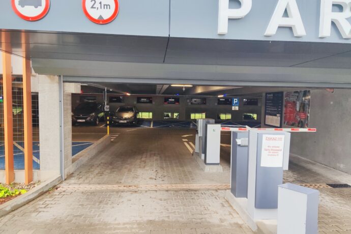 Kradzieże na parkingu przy Kamiennej
