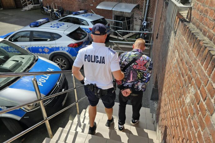 Patrol rowerowy zatrzymał poszukiwanego mężczyznę