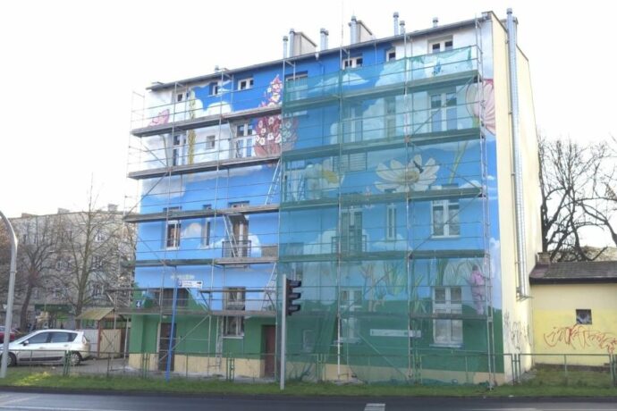 Na jednej z kołobrzeskich kamienic powstaje ekomural
