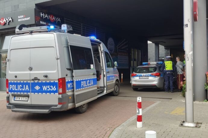 Pijany kierowca Audi zatrzymany przez policjantów