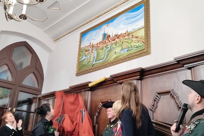 Replika obrazu z panoramą Kołobrzegu z 1614 roku w Ratuszu