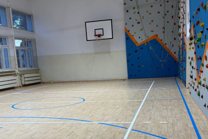 Nowa podłoga sportowa w sali gimnastycznej „Piątki”
