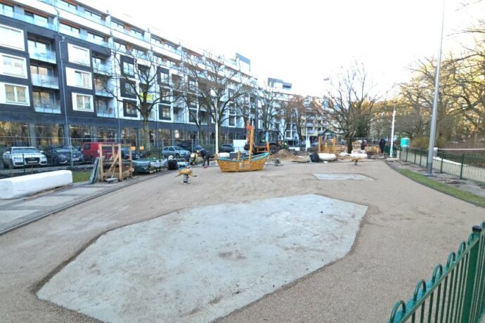 Plac zabaw przy ulicy Obrońców Westerplatte z opóźnieniem
