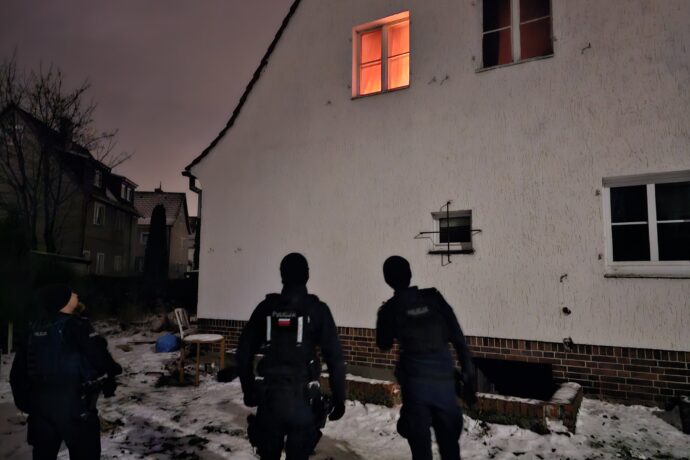 Nocna czujność policjantów zapobiegła rozwojowi pożaru