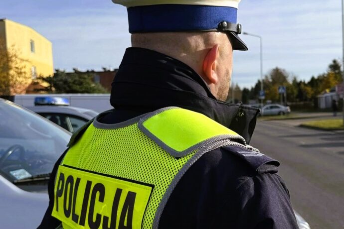 Zapytał policjantów o drogę – nie miał prawa jazdy