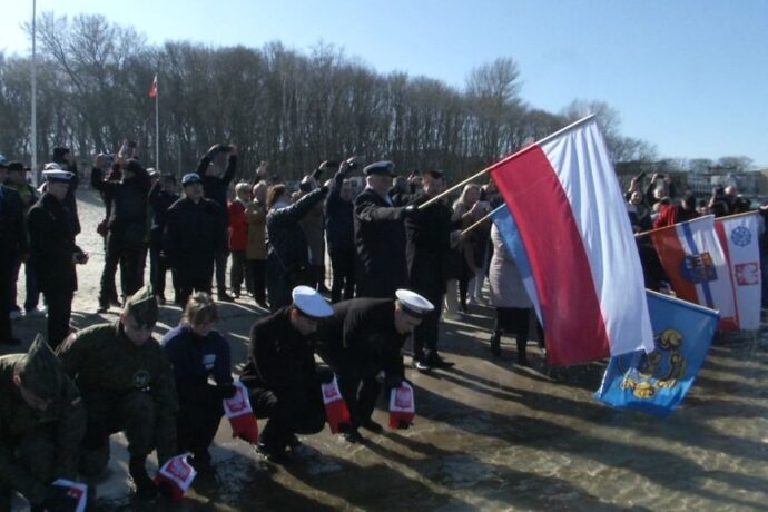 Upamiętnili 81. rocznicę Zaślubin Polski z Morzem