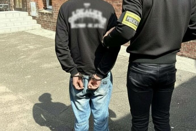 Dwaj poszukiwani zatrzymani przez kołobrzeskich policjantów