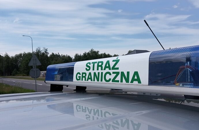 Nie zatrzymał się do kontroli drogowej, bo miał sądowy zakaz
