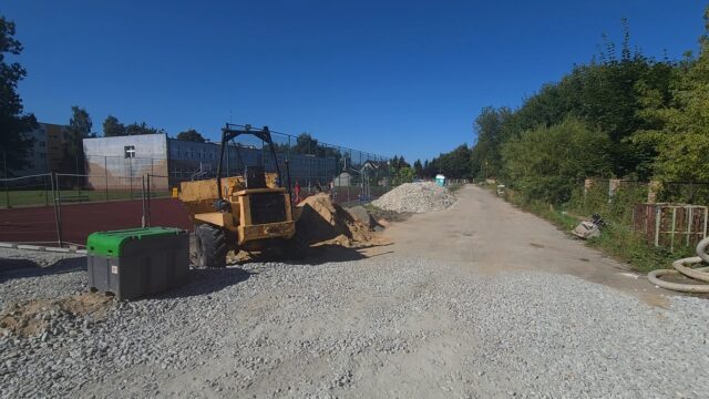Nowe boisko sportowe przy Szkole Podstawowej nr 9 w budowie
