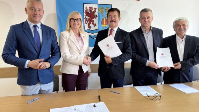 Umowa o dofinansowanie budowy drogi pieszo-rowerowej w Gminie Siemyśl