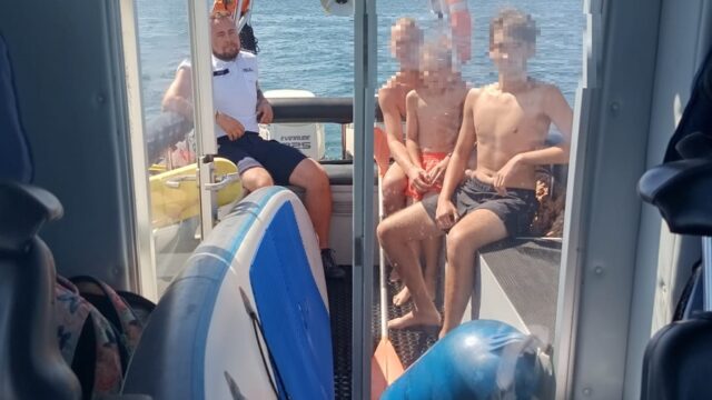 Bez kamizelek, około kilometra od brzegu. Na SUP-ie pływał dorosły z dwójką dzieci