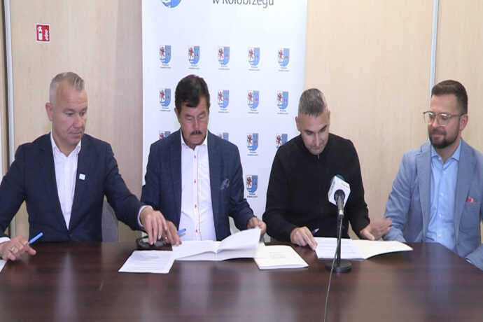 Podpisanie umowy ne remont dachu w Internacie I LOD im. M. Kopernika