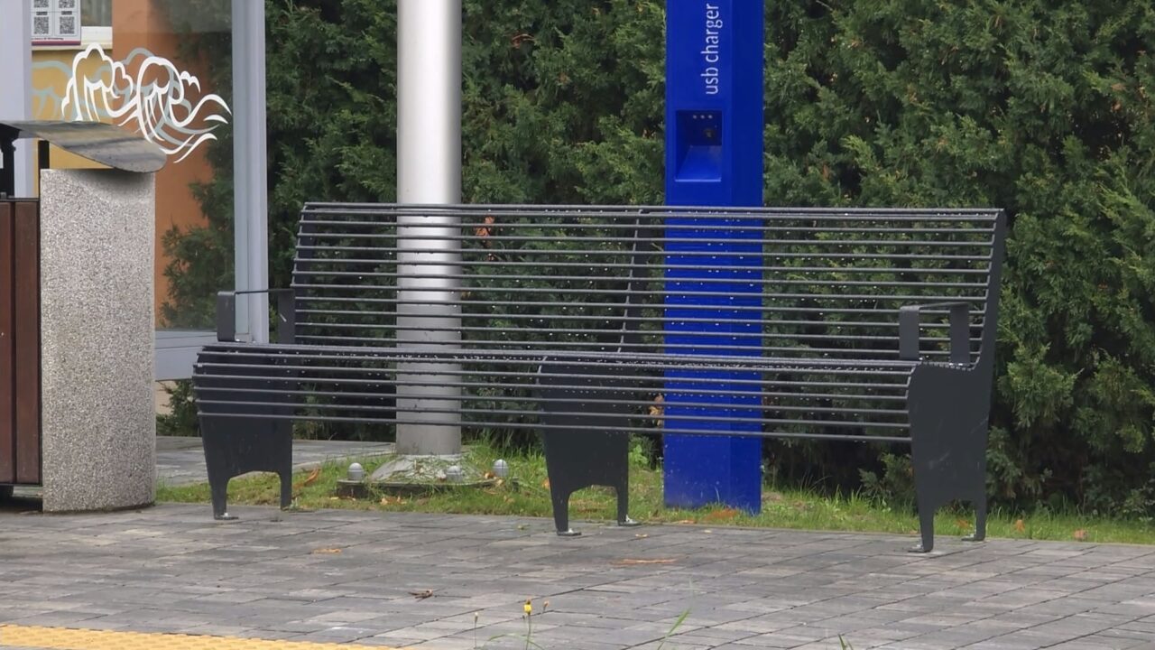 Nowe kosze na śmieci i ławki w mieście
