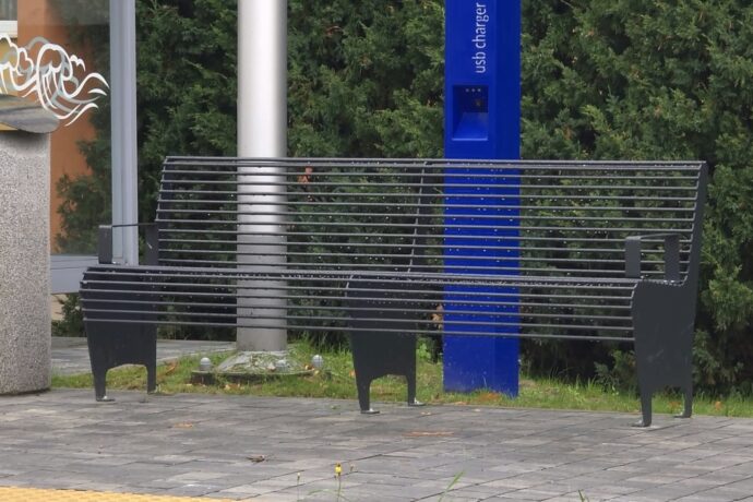 Nowe kosze na śmieci i ławki w mieście