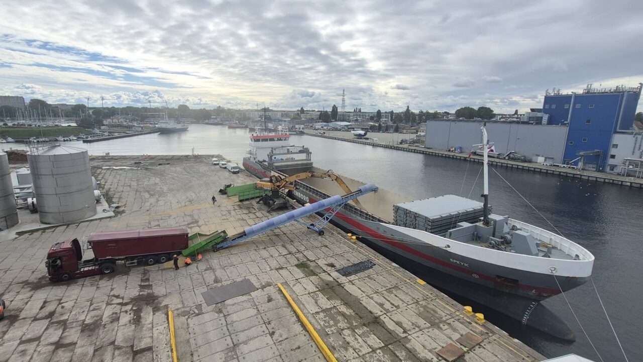 Rolnicy biorą eksport w swoje ręce. Wysyłają zboże przez Port Kołobrzeg.