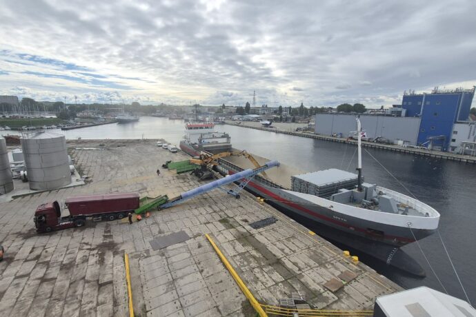 Rolnicy wysyłają zboże przez Port Kołobrzeg.