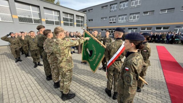 Ślubowanie i pasowanie pierwszoklasistów „Rataja”