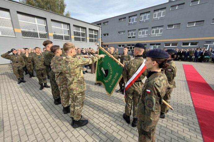 Ślubowanie i pasowanie pierwszoklasistów „Rataja”