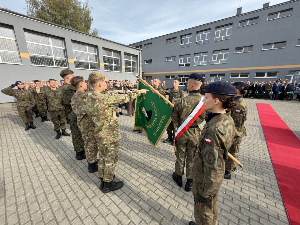 Ślubowanie i pasowanie pierwszoklasistów „Rataja”